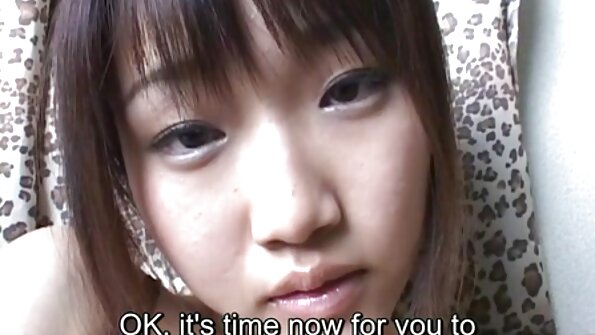 Manipulerende utleier knuller den japanske jenta på badet