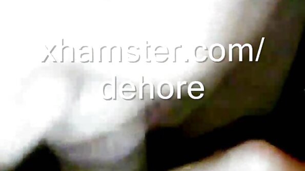 Slank blond MILF er en stadig dyp penetrasjon fra en svart stud
