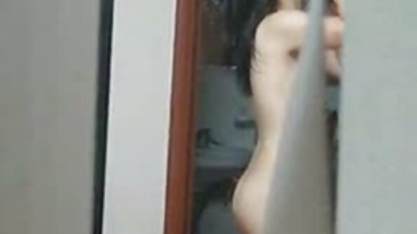 Asiatisk jente får fingerbank av sin kinky yogainstruktør