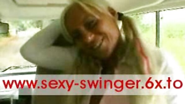 Blond MILF ønsker å få kuken opp i den stramme rumpa